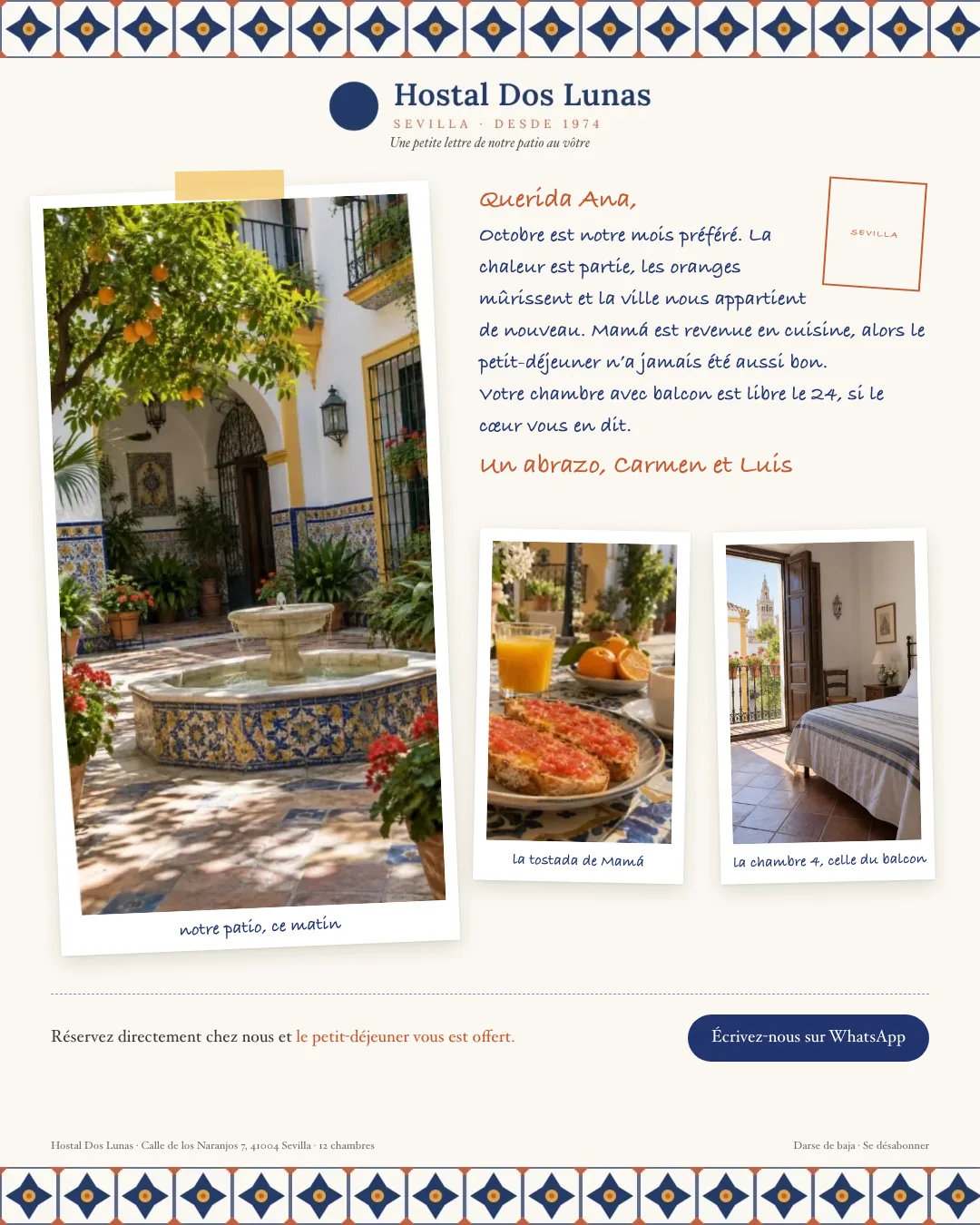 Exemple de newsletter d’un petit hôtel à Séville : lettre manuscrite des propriétaires à une ancienne cliente, bordure d’azulejos et photos scotchées du patio, du petit-déjeuner et d’une chambre avec balcon