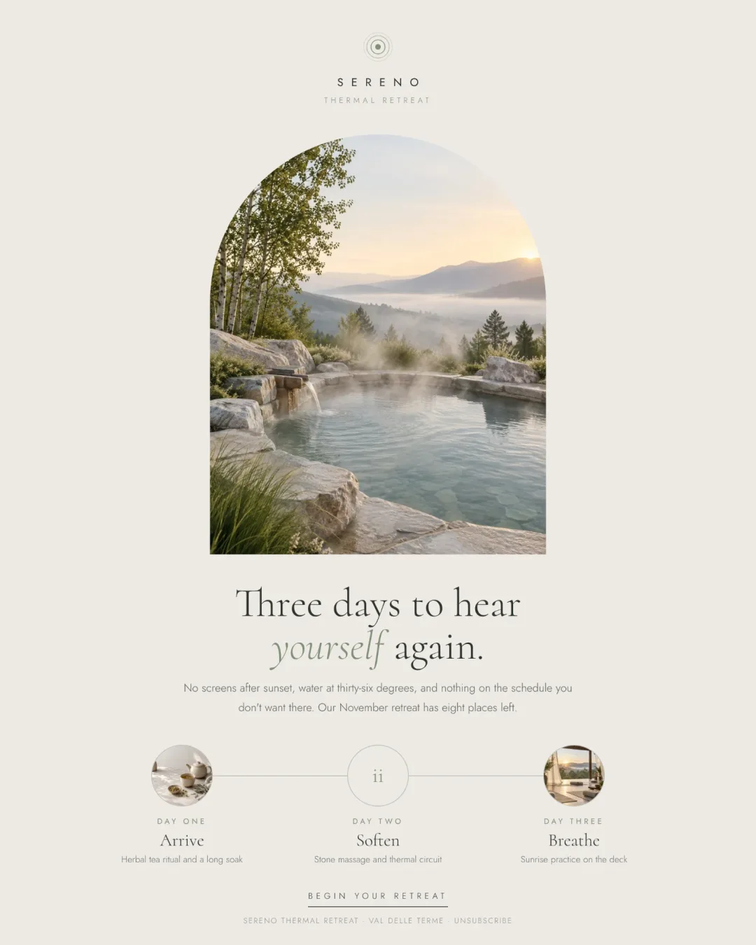 Esempio di newsletter di un ritiro benessere: layout minimale con una foto ad arco di una piscina termale all'alba, un titolo sui tre giorni per ritrovare se stessi e una timeline di rituali in tre giorni